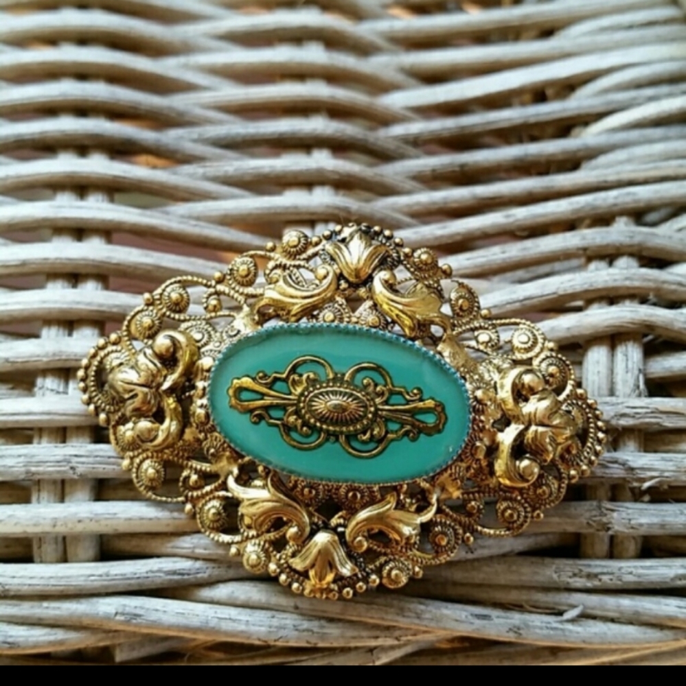 ♡Gold and green flowered brooch